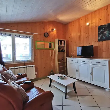 Holiday home Renove Avec Sauna En Haute-loire, Parfait Pour Randonnees Et Repos - Fr-1-582-344 *