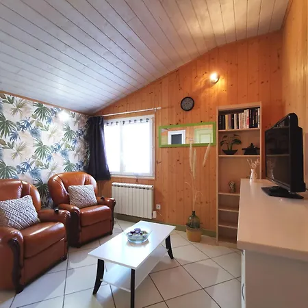 Holiday home Renove Avec Sauna En Haute-loire, Parfait Pour Randonnees Et Repos - Fr-1-582-344 *